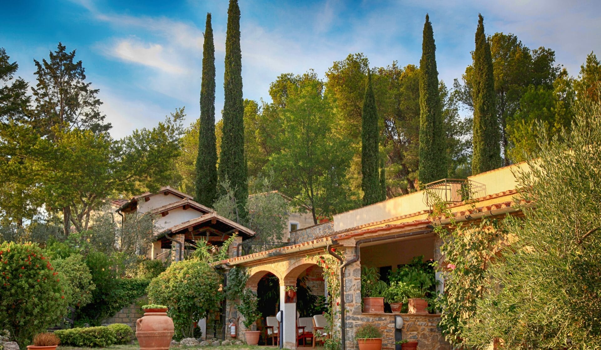 Aménagement paysager méditerranéen avec pergola